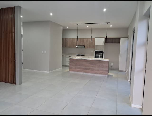 4 BEDROOM TOWNHOUSE FOR SALE IN PALM LAKES ESTATE